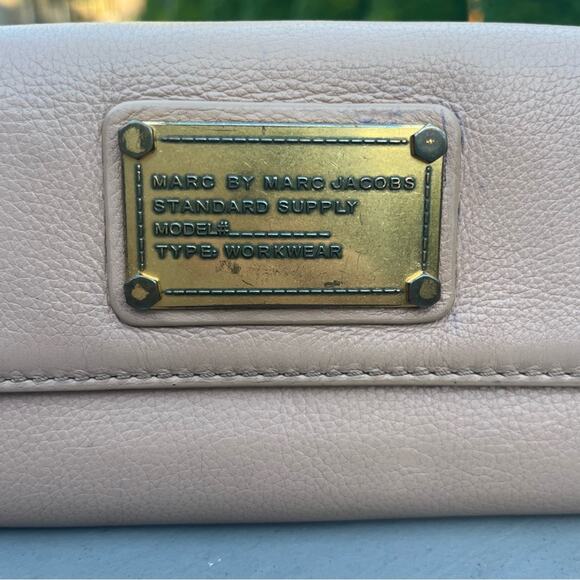 MARC BY MARC JACOBS  Large Taupe Leather Trifold Wallet - Picture 6 of 8